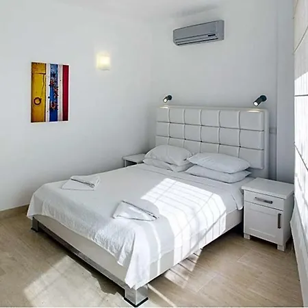 Yenikoy Sleeps 10 Pool Air Con Wifi Villa *